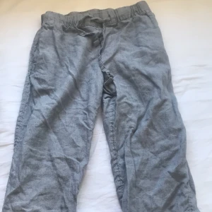 Mango linnebyxor storlek S - Dessa linnebyxor har knappt använt! De är gråa och har inga hål eller liknande 