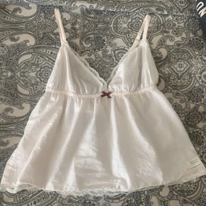 Odd Molly Linne - Väljer att sälja mitt så söta Odd Molly Linne då den inte kommer till användning, den är använd typ 1 gång. Aktiverar budgivning om flera är intresserade 💓 (Bindande bud, dra dig inte ur köpet om du har vunnit budet❗️)