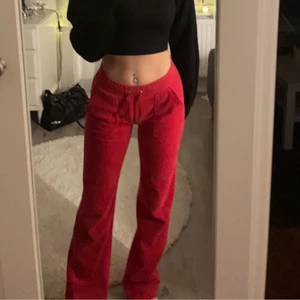 Kolla intresse - Tänkte kolla intresse på mina röda juicy countore byxor stl xxs. Kom med bud, ja har rätt att neka 