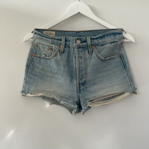 Levis shorts - Snygga Levis shorts. I använt skick därav priset. Kommer inte till användning då de är för små för mig. 