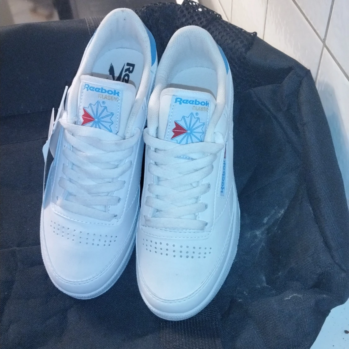 Vit/ blå sneakers - 90