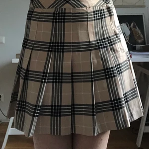 Kjol från hm - Säljer eftersom den inte kommer till användning 