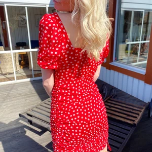 Adoore klänning - Säljer min eftertraktade Palermo dress från Adoore strlk 36!!!!🤍slutsåld överallt, använd endast två gånger!!!🤍❤️ köpt för 1395 kr på Plainvanilla.se