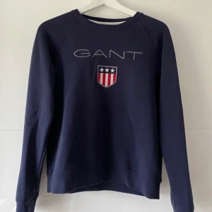Gant tröja - Säljer denna fina tröja ifrån Gant. Använd ett fåtal gånger. Storlek S. Köparen står för frakt 💞