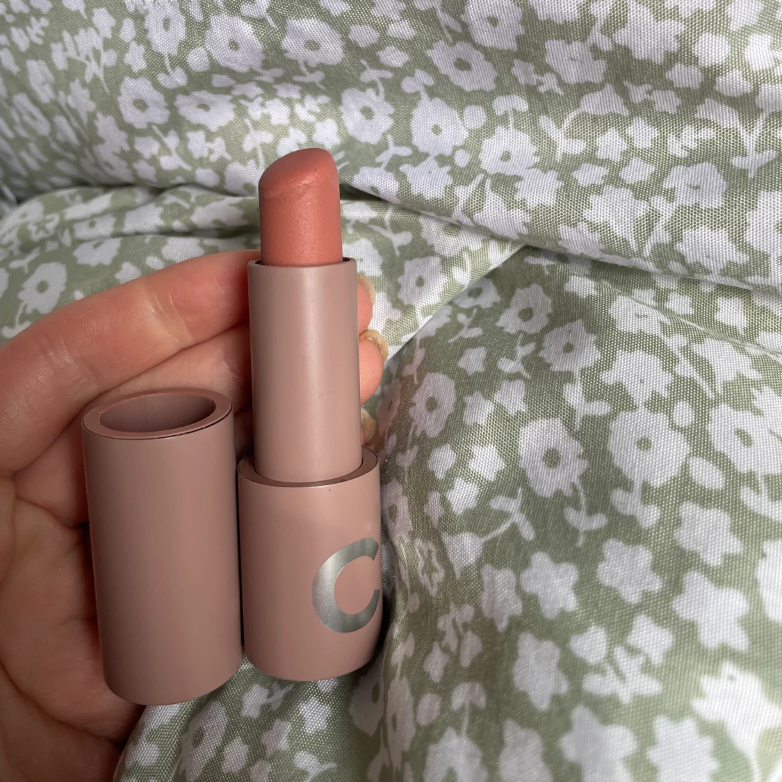 läppstift i färgen no drama från caia - 91