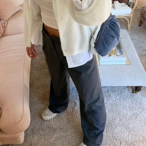 kostymbyxor - ett av mina all time favo kostymbyxor!! kär i dessa! Stl M/38, från zara❤️‍🔥