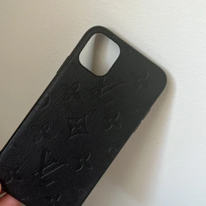 Mobilskal - Passar till iPhone 11. De går att mötas eller att det fraktas.