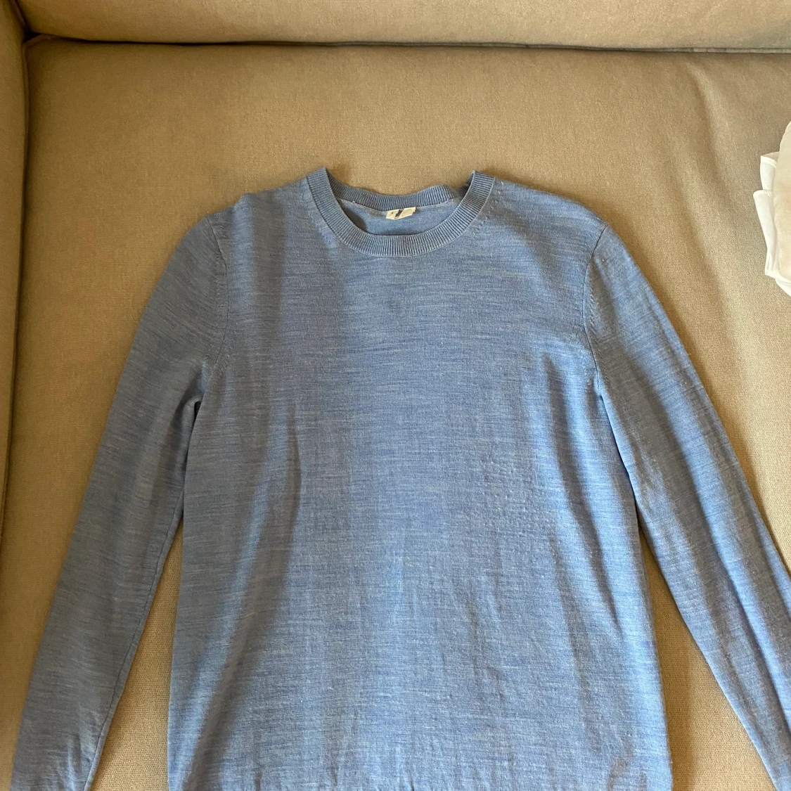 Ljusblå tröja Arket