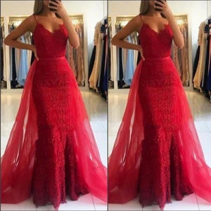 Aftonklänning storlek 40 - Jag säljer nu min fantastiskt fina balklänning. Den är endast använd vid ett tillfälle och är i ett super bra skick. Jag säljer den då jag inte behöver den längre. Storlek 36. Ny priset var 3900 kr och buda från 3400.  färgen på kläningen är inte den röda utan det är plmu liknade som de andra. 