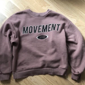 Sweatshirt  - Säljer denna sweatshirt från ginatricot i storlek XS som bara är använd några gånger