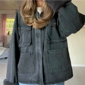 Boohoo jacka - SÖKER‼️ söker denna jacka i nästan vilken storlek som helst. Tack alla som gillar ly💞