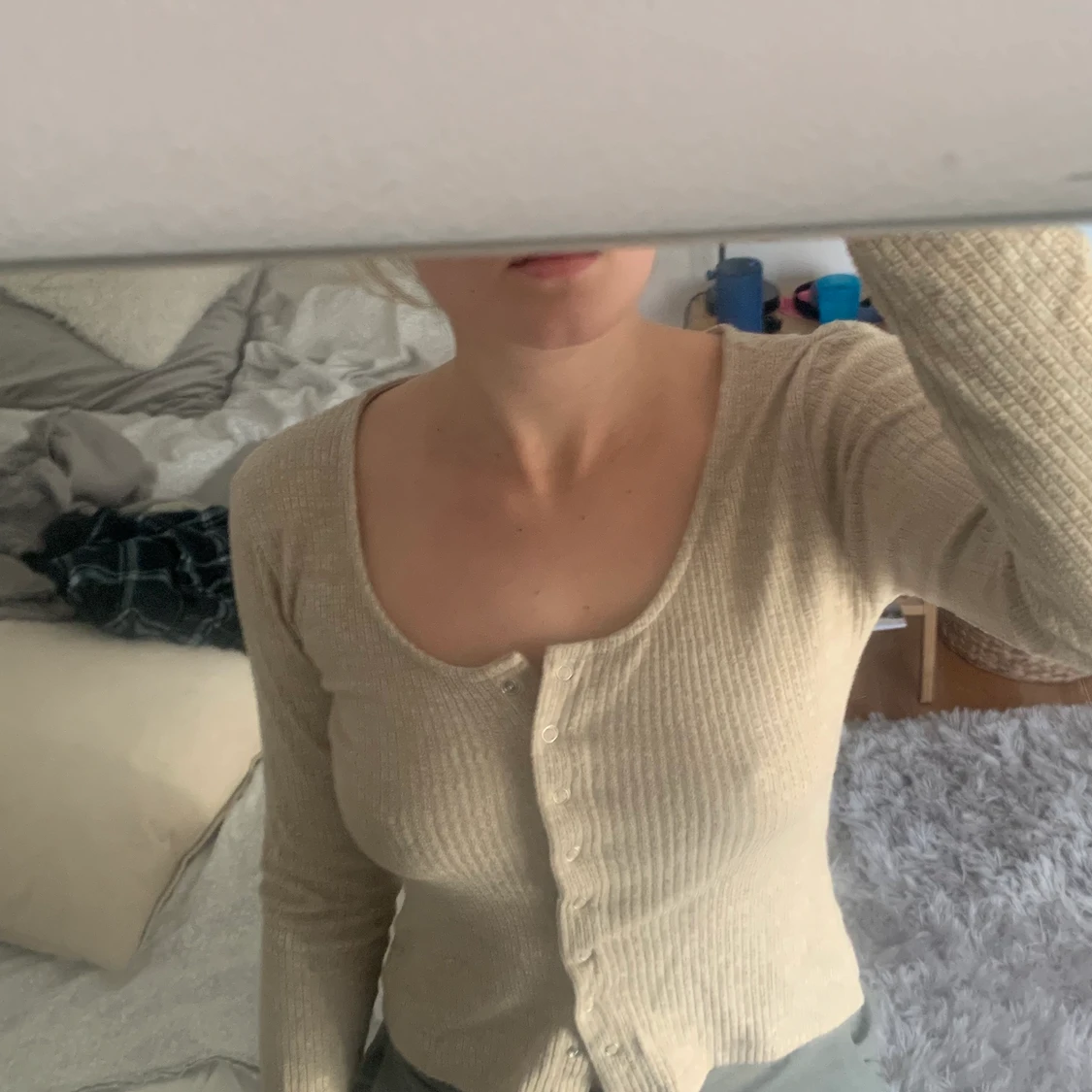 Beige tröja med knappar - 90