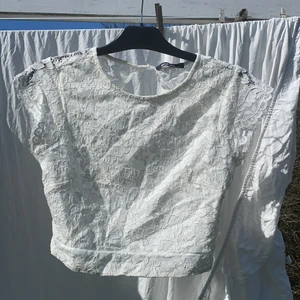 Topp - Oanvänd topp med öppen rygg! Superfin för sommaren storlek 36