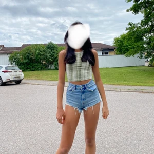 Zara - Ljusblå shorts från zara, en aning för tajta på mig som oftast har 36/37 i storlek!!!