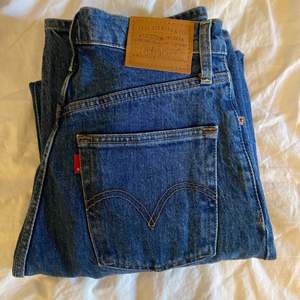 Jeans från Levi’s i modellen ”ribcage straight”💕