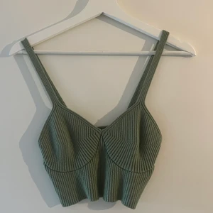 Topp från chiquelle  - Helt oanvänd topp från Chiquelle, säljer för 120 kr + frakt 66kr (köparen står för frakten) 