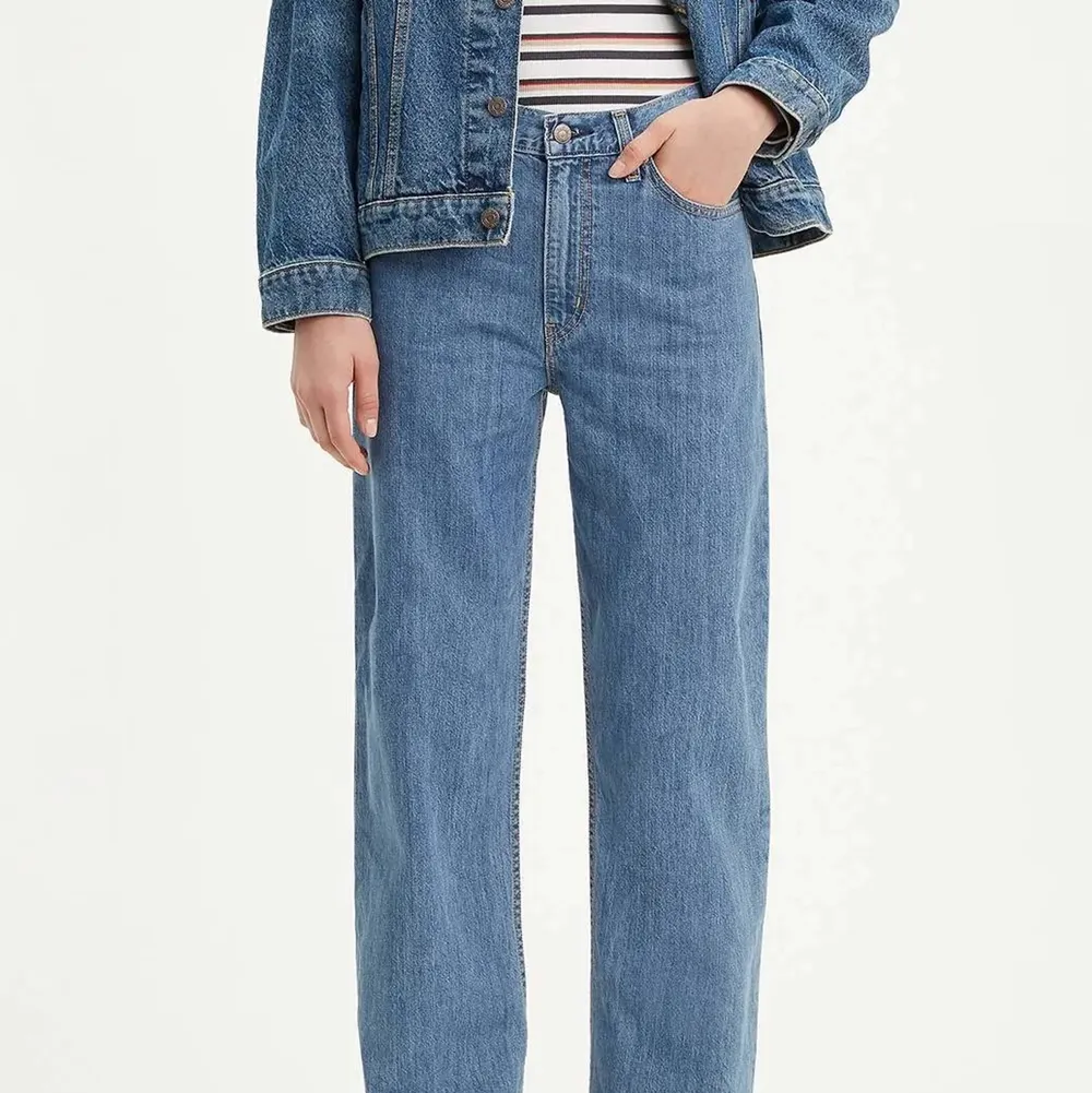 Levi’s straight dad jeans. Mina favorita jeans, men kommer inte till användning eftersom dem har blivit för stora.. Jeans & Byxor.