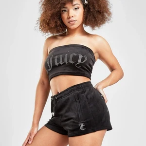 Juicy couture  - Hej, nu säljer jag mitt juicy sett tillsammans eller enskillt. Aldrig använda och storlek Xs på shortsen och s på toppen. Pris: 1000 för båda