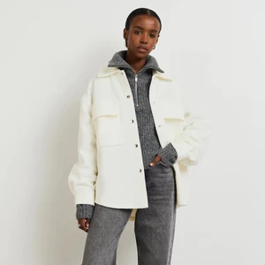 Maj jacket  - Oanvänd Shacket från Gina tricot med prislapp kvar. Storlek M, oversize fit. Perfekt för våren. Nypris; 499:-. 