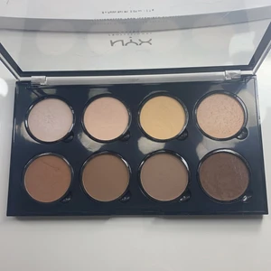 NYX highlight and contor palette - Jätte bra contor palett med puder! Använd c.a 2 ggr och i bra skick