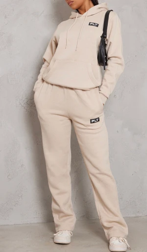 Mjukisset - Ett beiget sett från Prettylittlething, som är använda 1 gånger då byxorna är för korta för min smak. Storlek M i hoodien och S i byxorna