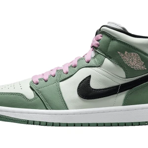 Jordan 1 Dutch Green - Säljer mina jordan 1 dutch green frå flightclub max använda 4 gånger. De ser som nya ut och säljer pga att de inte kommer till användning. De är äkta och nypris ligger runt 4 tusen kronor. Skriv för fler bilder.