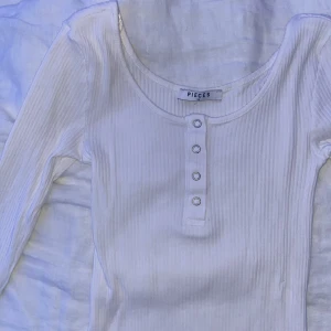 Långärmad tröja  - Kommer ej till användning🤍