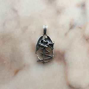 Reckless Scholars X Bogema pendant  - Reckless Scholars X Bogema pendant  925 sterling silver All OG, ny pris runt 2000kr Använd en gång  3.5 cm x 2cm  +frakt 