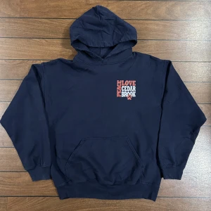 Vintage Cedar Brook Hoodie - Snygg vintage Hoodie i storlek M! Bara att skriva om du undrar över något🙏