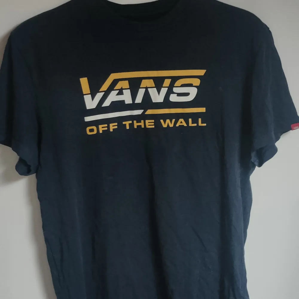 Vans t-shirt mörkblå. T-shirts.