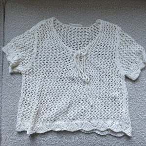 Virkad topp crochet - Topp från Mango - Använd en gång - Fint skick