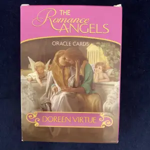 Säljer dessa The Romance Angels oracle cards, Dorten Virtue. Säljer då dom inte kommer till användning längre. Innehåller 44st orakelkort och är försiktig använda, i nytt skick! Köptes för 130kr. Tveka inte fråga något om ni har några funderingar!