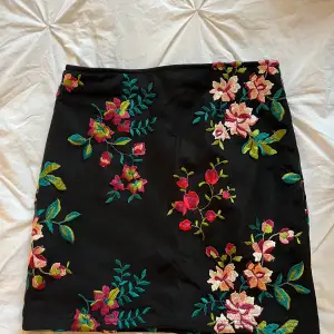 Super cute and flattering skirt from urban outfitters, great condition, size XS