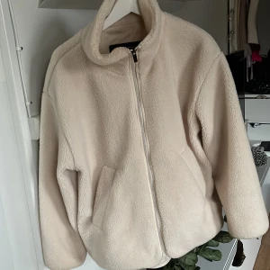 Teddy jacka stronger - Från stronger strl S cream white 