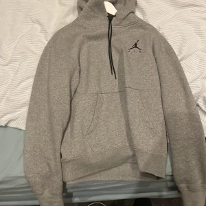 Jordan hodie  - Riktig skön Jordan hodie  som användts få gånger i riktigt bra sick 