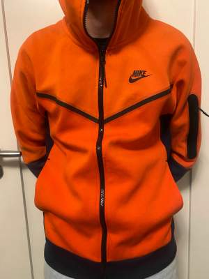 Aldrig använt Nike tech fleece som är orange. 🍊