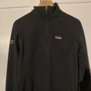 patagonia fleece - superfin svart patagonia fleece i superfint skick! skriv för mer detaljer eller flera bilder