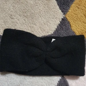 Stickat hårband  - Frakt: 30kr, TRYCK INTE PÅ KÖP NU UTAN KONTAKTA MIG OM DU VILL KÖPA! ❤️