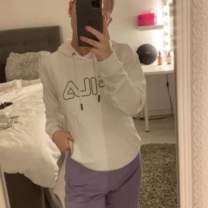 Hoodie  - Aldrig använd, inte riktigt min ”stil” 