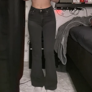 Bootcut jeans - Säljer dessa byxor då jag aldrig använder dom