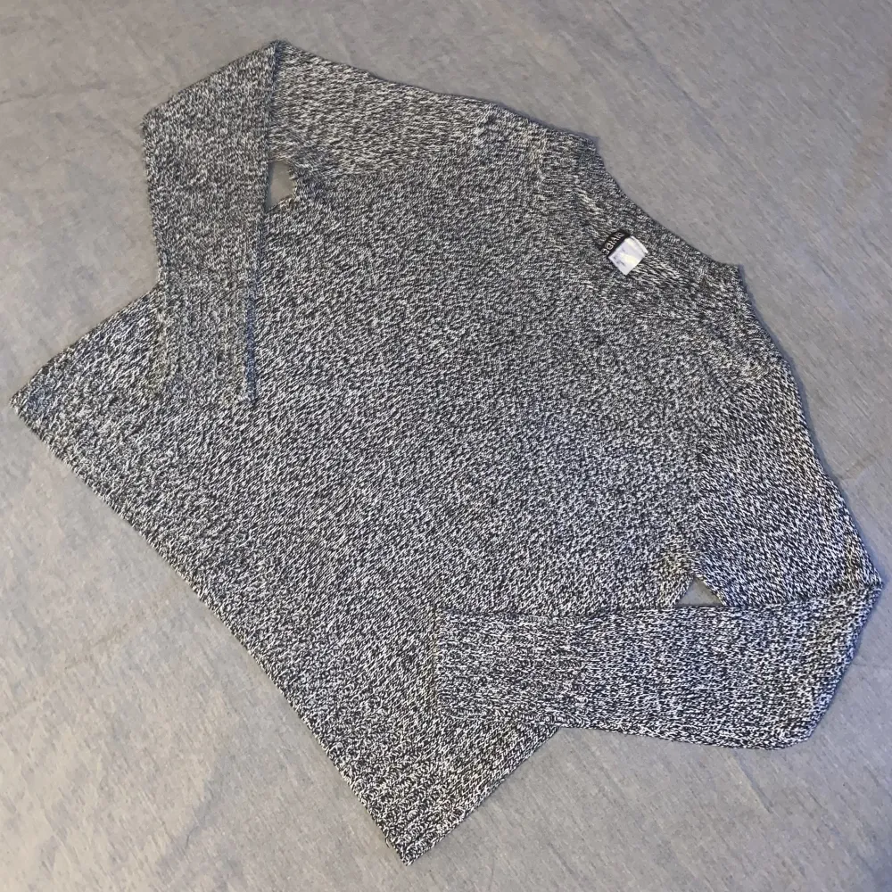 Bekväm tjockare långärmad tröja 🖤Ser ut som den gjorde när jag köpte den. Tröjor & Koftor.