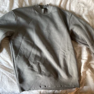 Zara tjocktröja  - Jättefin tröja men som inte passar. God som ny.