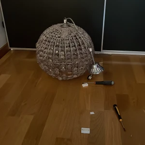 Lampa - Detta är en lampa som är välfungerande och har använt en stor del av mitt liv, jättesöt. 