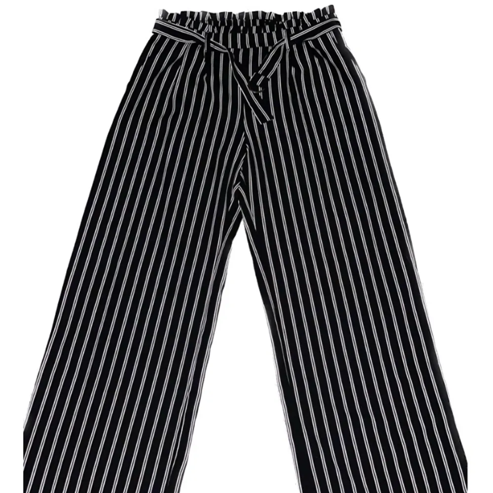 🦋 Randiga kostymbyxor  🦋 Stl / längd 170 🦋 Pris 75kr. Jeans & Byxor.