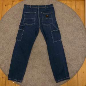storlek 30 Stan Ray jeans. har använt dom bara några gånger men annars helt okej.   kan mötas upp runt stockholm