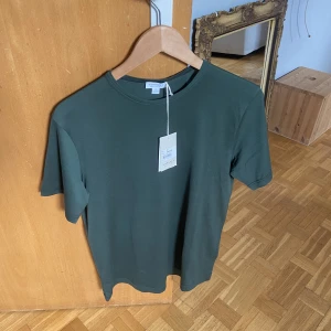 T-shirt - Schysst tisha, aldrig använd