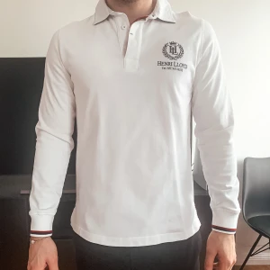 Henri Lloyd-tröja  - Henri Lloyd-tröja i storlek M för herr. Fint skick!  