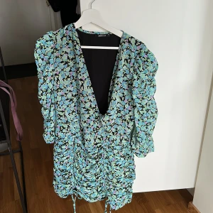 Klänning  - Ej använd 