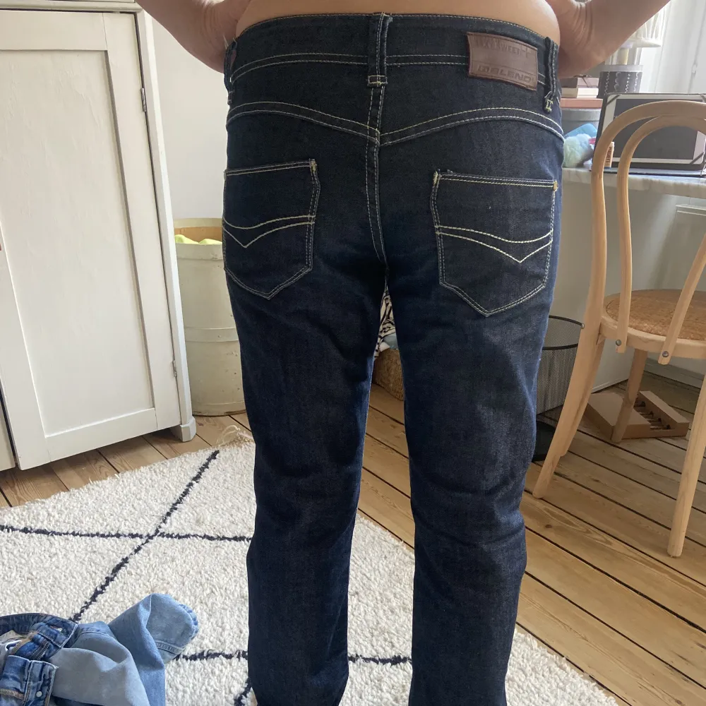 Super coola jeans som säljs då jag har för många jeans. Märker är blend och köpta i Danmark pris kan diskuteras vi snabb affär❤️. Jeans & Byxor.