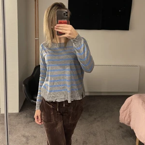 Randig zara tröja - Köpte denna för lite mer än 1 år sen men använt den fåtal gånger. Den ser ut som ny, säljer för den bara hänger i min garderob💙💙